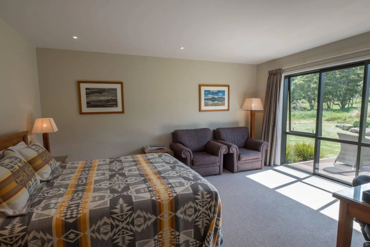 Manakau Lodge