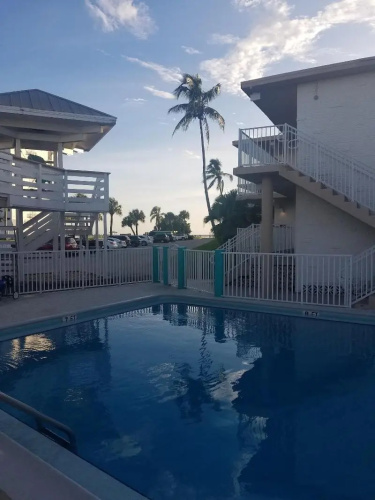 Carousel Beach Inn