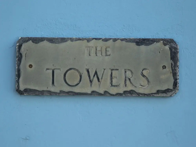 The Towers - Castell