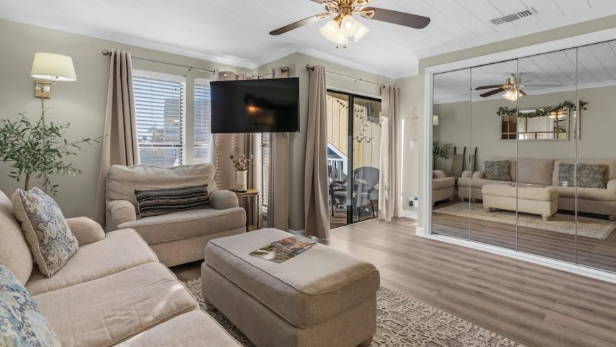 Destin Studio With Resort Amenities and Private Beach Access