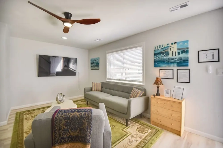 2 Bedrooms Apartment