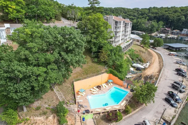 Great Views and Pool Next to Docknockers!