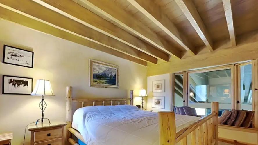 662 4 Bedroom Condo