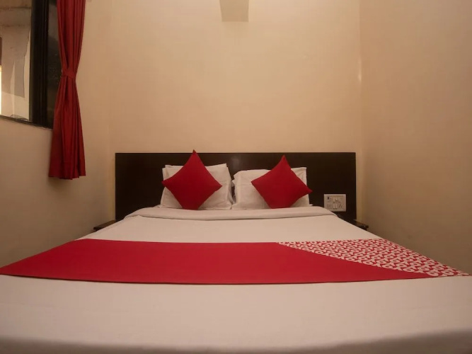 Oyo 23285 The Diplomat Lodging