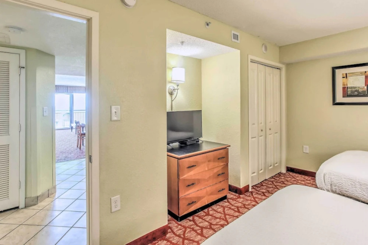 Beachfront Condo in Myrtle Beach w/ Pool Access