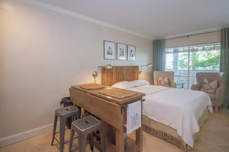 511 Sunsuite - Charming Studio, Sleeps 4
