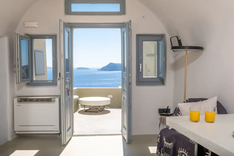 SantorOia Luxury Suites