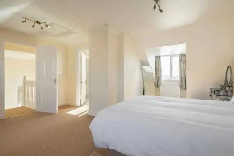 Abingdon House - 4 BR on the Marina