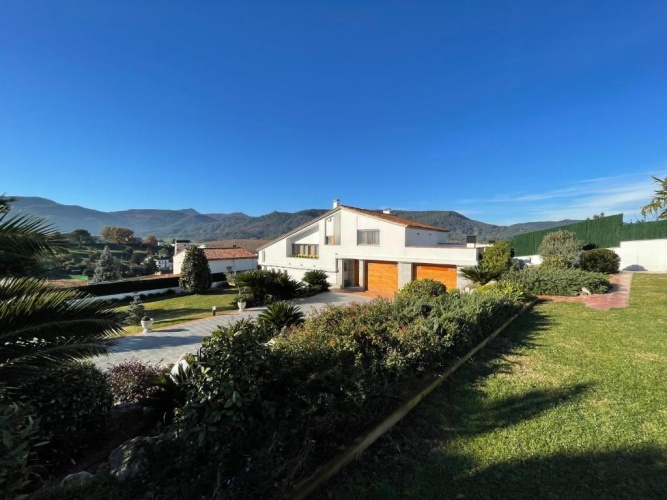 4 Bedrooms Double Cottage