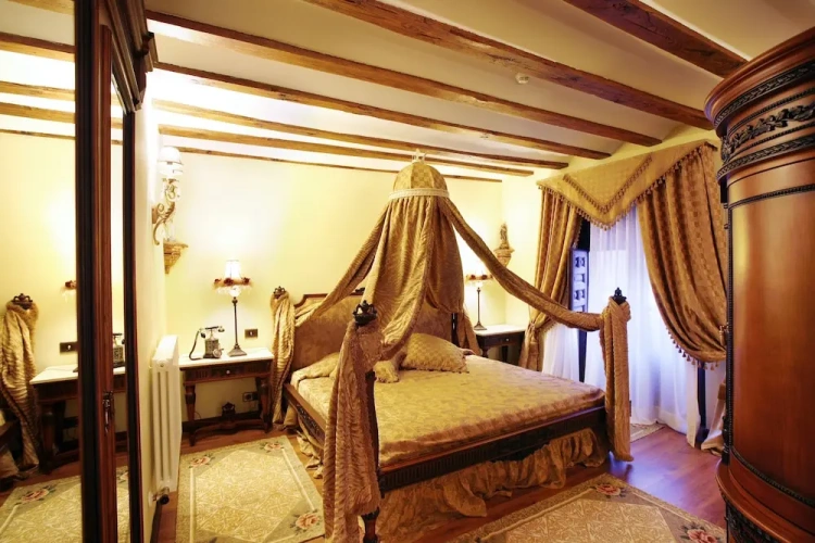 Suite with balcony