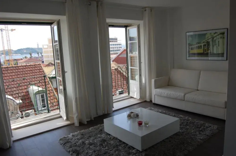 Wallis Apartments