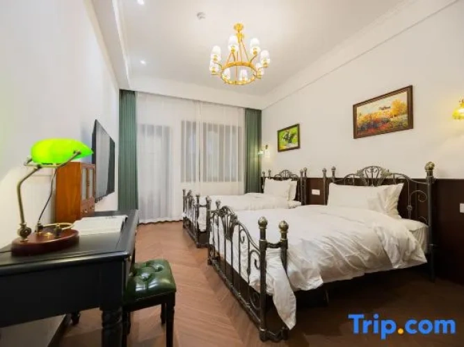Standard Twin room with garden view