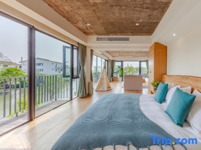 Standard Family room with river view