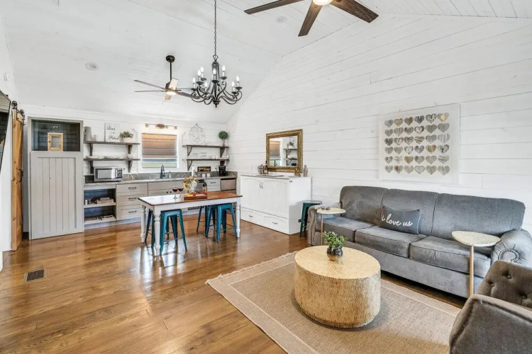 Charming Romantic Cabin 2 Miles From Wineries!