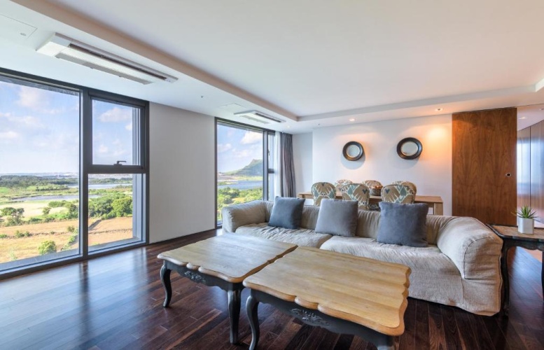 Suite with ocean view