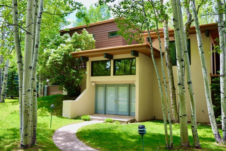 4 Bedrooms Cottage