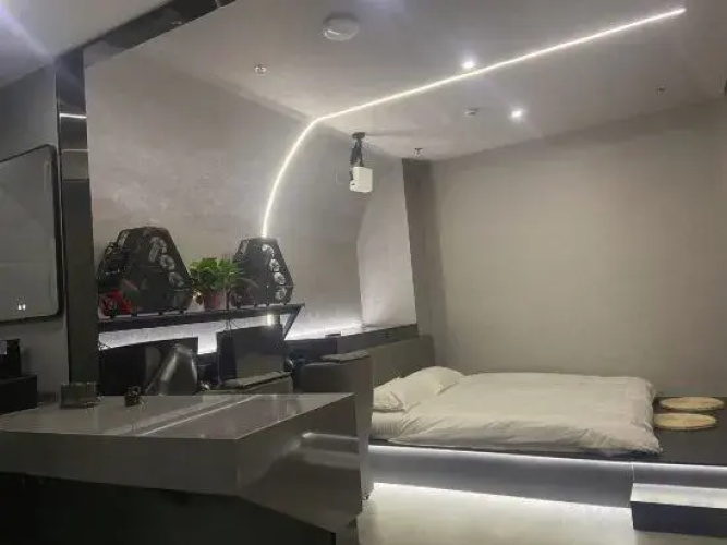 V+ E-sports Homestay