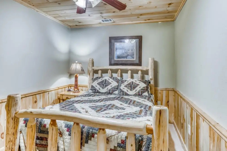 Deepwater Lodge