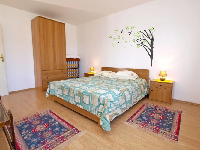 3 Bedrooms Apartment