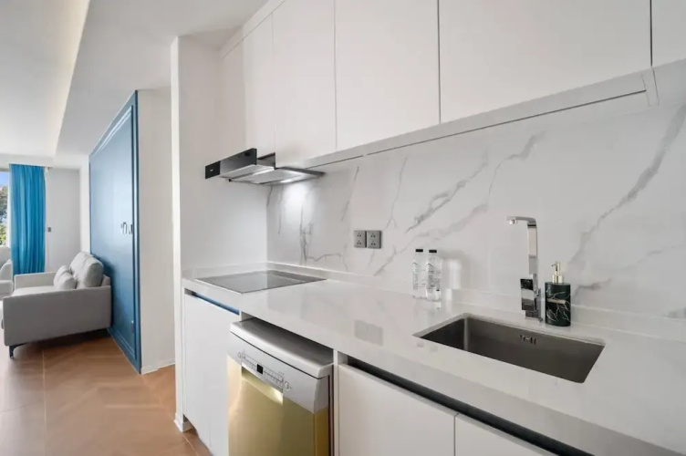 Premier Kora 3-bedroom Apartment E333 Beachfront