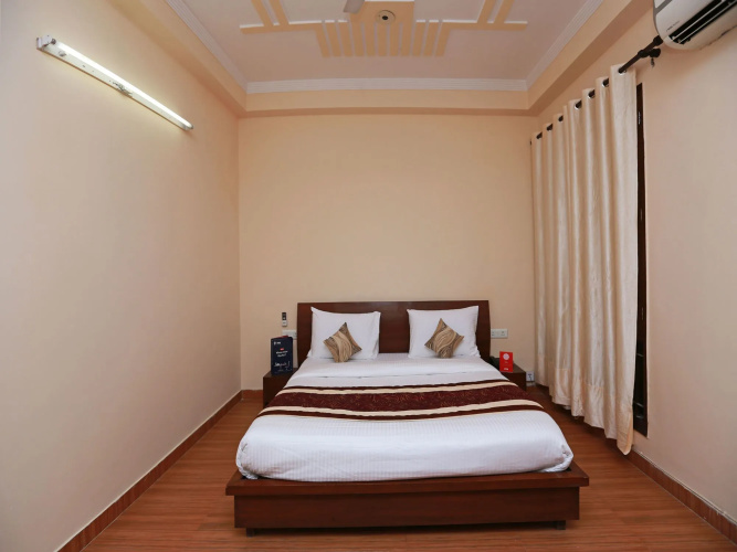 OYO 11600 Hotel Cosy Tree