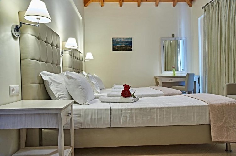 Standard Triple room with sea view