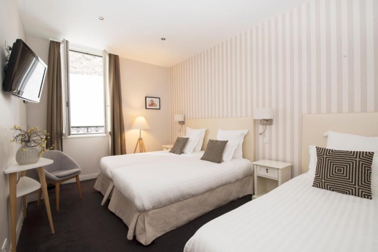 Standard Triple room