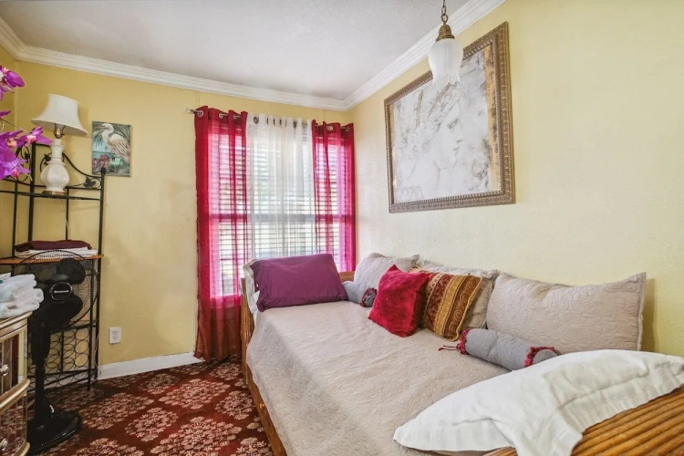 4 Bedrooms Cottage