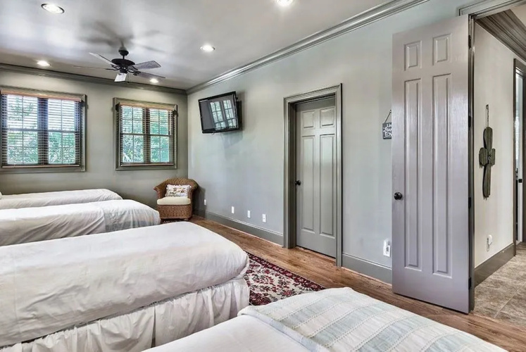 Shore Beach Working 4 Bedrooms 4 Bathrooms Home