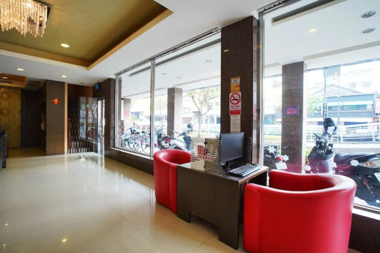 Happy Hotel