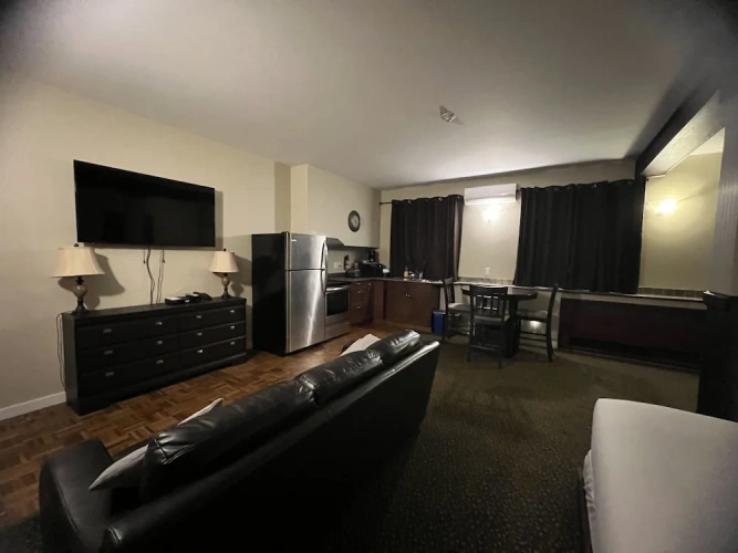 Deluxe Studio