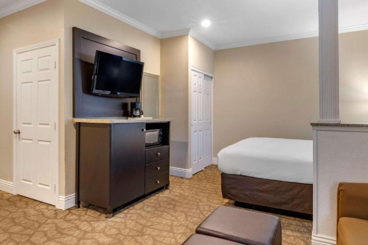Accessible Double Suite