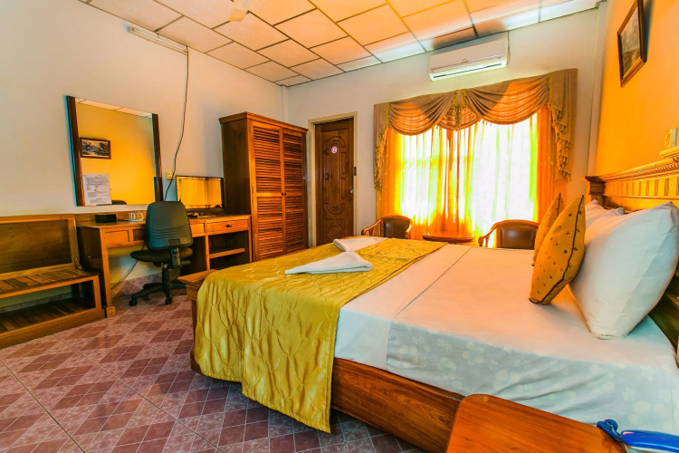 Royal Hotel