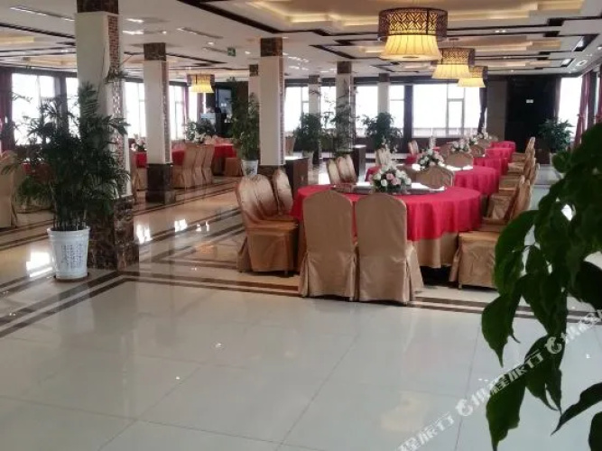 Longxiang Garden Hotel(滦县龙翔花园酒店)