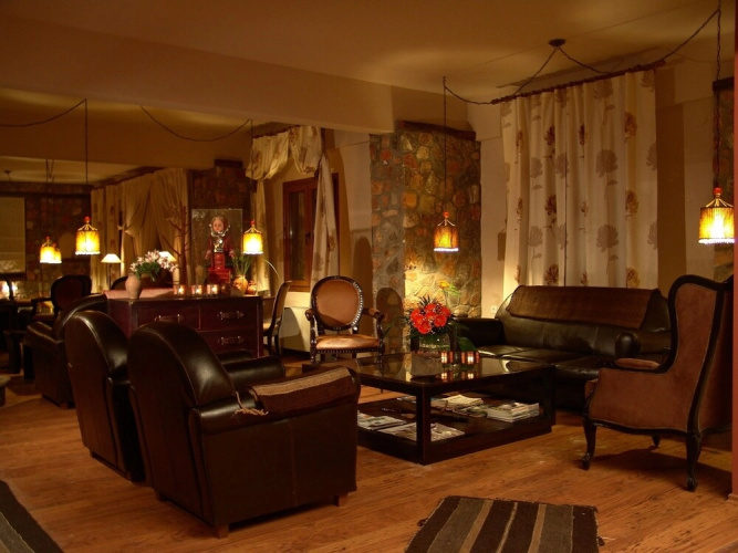 Aloni Hotel