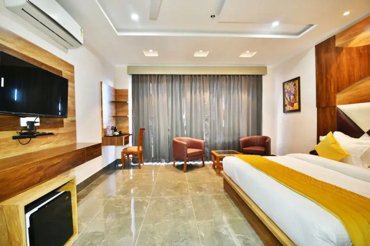 Dhauladhar Hills Resorts