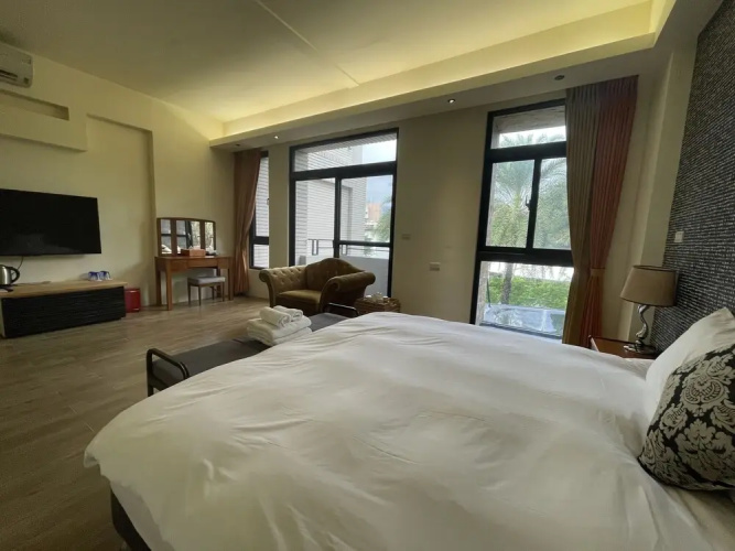 11 Cafe & Lodging