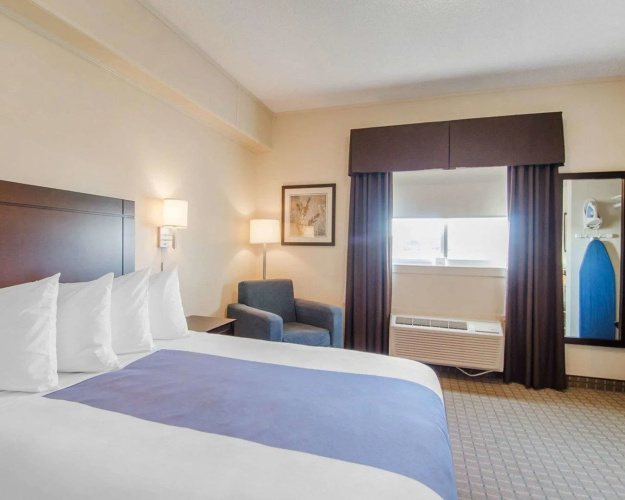 Kindersley All Suites Hotel