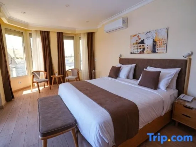 1 Bedroom Double Suite with river view