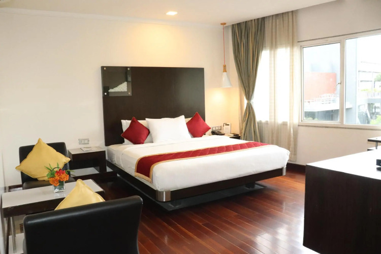 37th Crescent HotelOver view