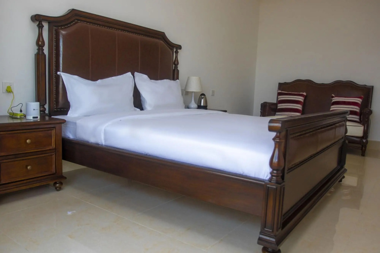 Lark Hotel