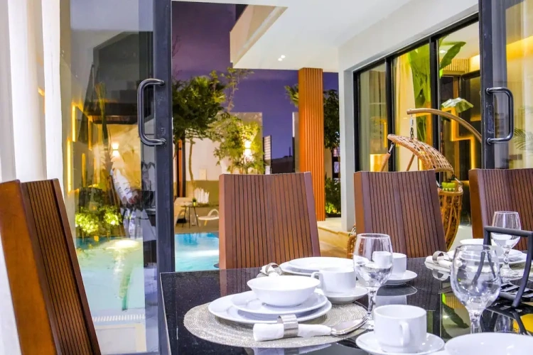 2 Bedrooms Quadruple Family Villa with garden view