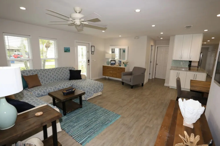 44 Fairview Blvd