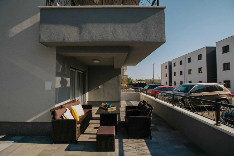 2 Bedrooms Apartment