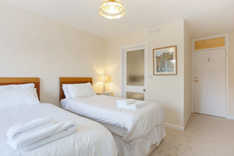 Ideal city centre base with all the iconic sightseeing within easy walking distance.