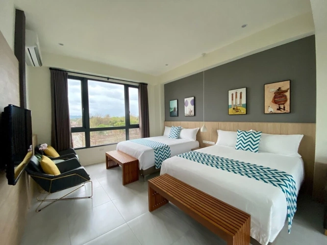 Standard Quadruple Family room with mountain view