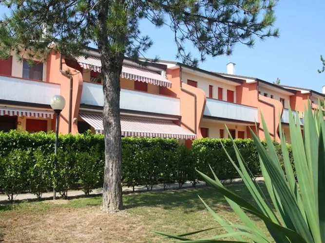 2 Bedrooms Apartment with garden view