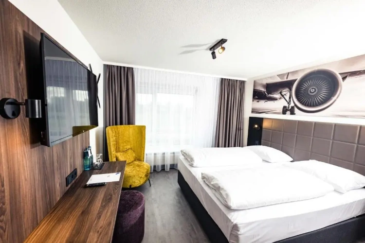 Standard Double room with street view