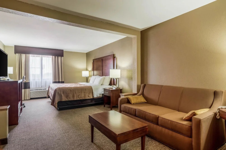 Salem Inn & Suites