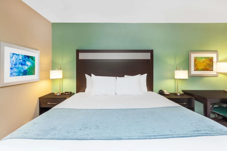 Baymont Inn & Suites Midland Center
